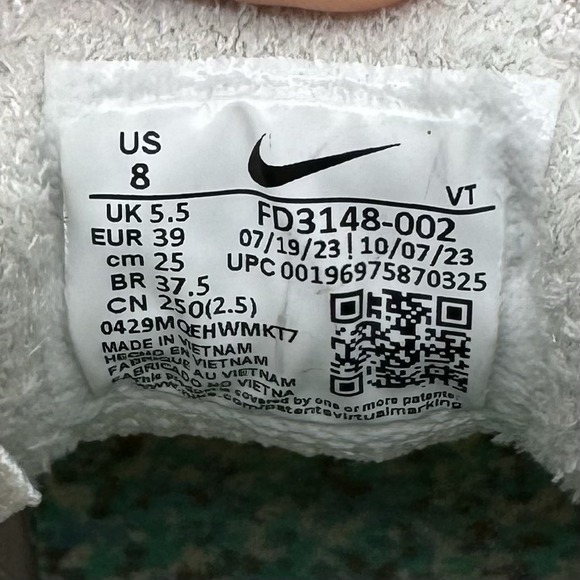 Nike Women’s Light Beige Knit Sneakers with Gray Swoosh - Picture 9 of 9